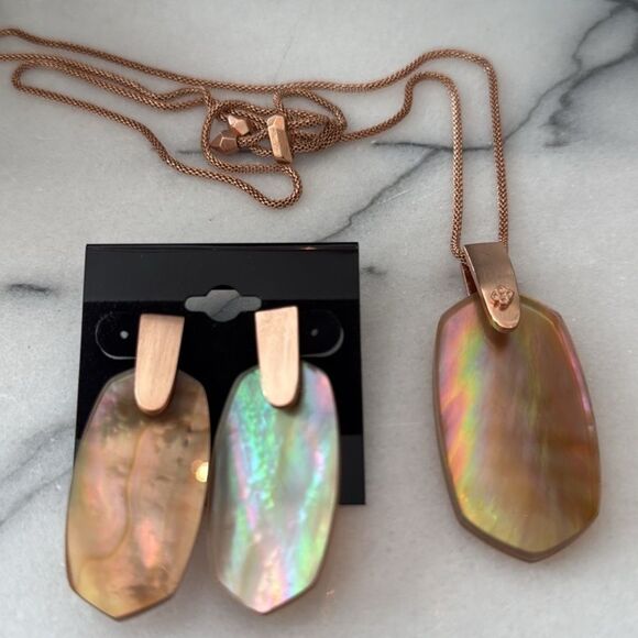 Kendra Scott Aragon Earrings and necklace in Brown Mother of Pearl - Picture 1 of 7